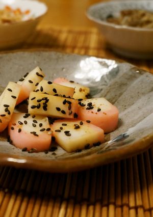 お弁当に☆蒲鉾の胡麻醤油炒め-レシピのメイン写真