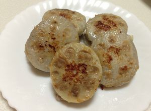 適当でも美味しい挽肉のレンコン挟み揚げ-レシピのメイン写真