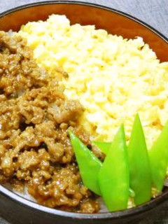 鳥そぼろ二色丼-レシピのメイン写真