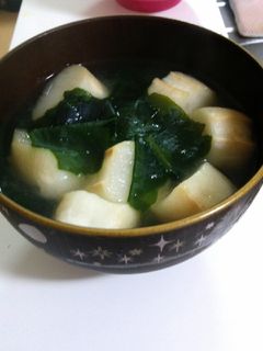 ワカメとお麩の味噌汁①-レシピのメイン写真