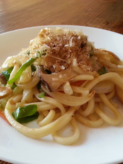 にんにくバター香る~香ばし焼きうどん-レシピのメイン写真
