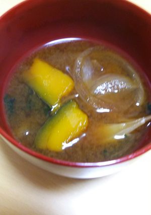 余ったかぼちゃの煮物でお味噌汁♪-レシピのメイン写真