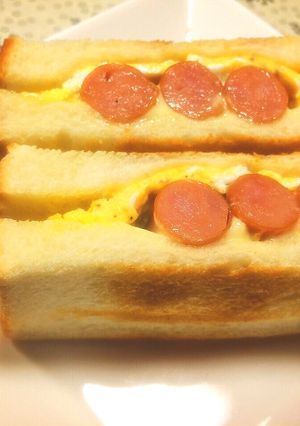 朝食♪丸ごとウインナーと卵のサンドイッチ-レシピのメイン写真