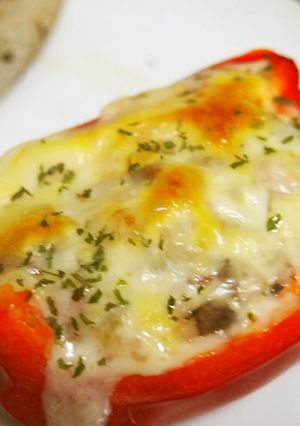 洋食の副菜☆パプリカのニンニクキノコ詰め-レシピのメイン写真
