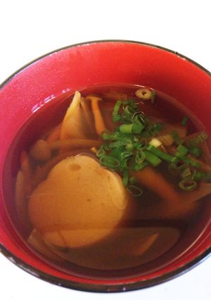 じゅわ〜☆お麩と玉ねぎとしめじのすまし汁-レシピのメイン写真