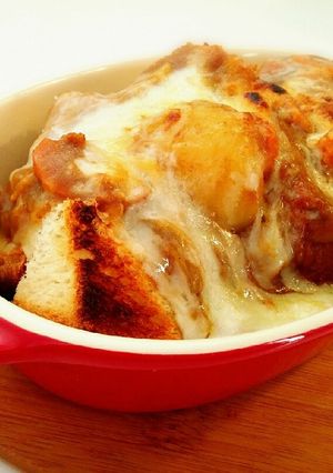 カレーリメイク☆簡単グラタン風カレーパン-レシピのメイン写真