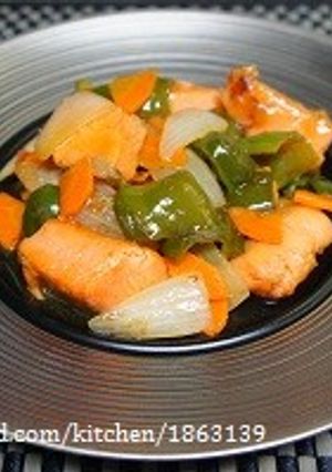 ぽん酢で減塩☆鮭と野菜の甘酢炒め-レシピのメイン写真