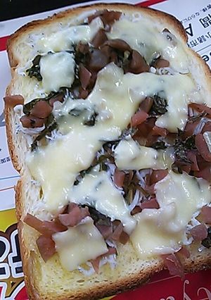 和☆梅としらすのチーズトースト-レシピのメイン写真