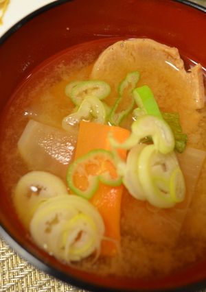 「大豆のお肉」で豚汁風みそ汁-レシピのメイン写真