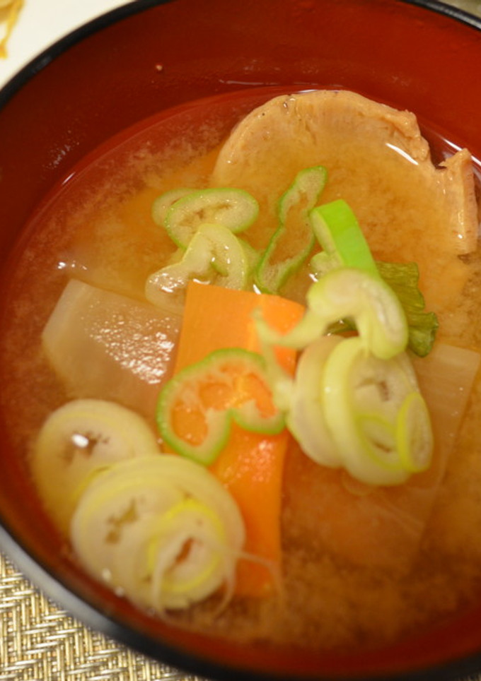 「大豆のお肉」で豚汁風みそ汁-レシピのメイン写真