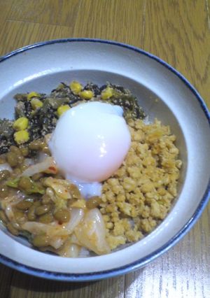 ピリ辛おからそぼろ丼 温たま乗せ-レシピのメイン写真
