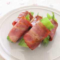 รูปของ 四角豆のベーコン巻き。