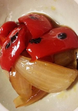 ズボラ御用達パプリカとタマネギの焼き浸し-レシピのメイン写真