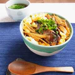 A picture of 簡単ごはん☆さんま缶とごぼうの蒲焼き丼.