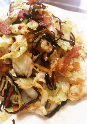 キャベツとベーコンの塩昆布炒め-レシピのメイン写真