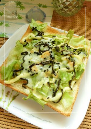 胡麻香る❀たっぷりレタスの塩昆布トースト-レシピのメイン写真
