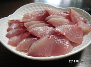 イナダのお刺身（切り方と盛り付け）-レシピのメイン写真