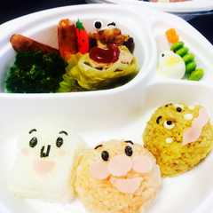 รูปของ アンパンマンおにぎり♡弁当