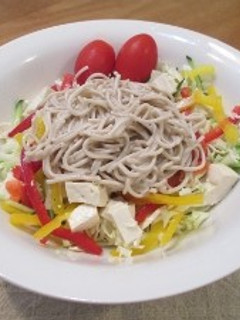 残ったお蕎麦をサラダに-レシピのメイン写真