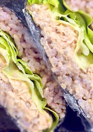 雑穀玄米でツナマヨレタスのおにぎらず-レシピのメイン写真
