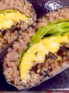 塩昆布マヨと炒り卵のおにぎらず-レシピのメイン写真