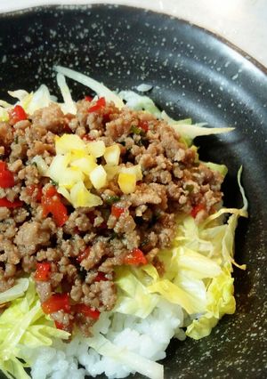 簡単ピリ辛挽き肉ビビン丼＊塩レモン風味-レシピのメイン写真