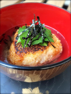 朝食や夜食にも!味噌焼きおにぎり茶漬け-レシピのメイン写真