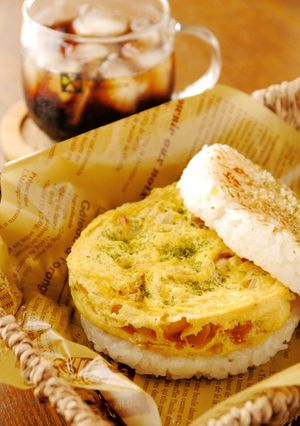 ココットで厚焼きオムレツ♪ライスバーガー-レシピのメイン写真