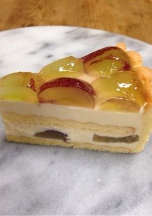 巨峰とホワイトチョコムースシャルロット風-レシピのメイン写真