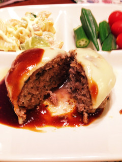 肉汁たっぷりチーズハンバーグ-レシピのメイン写真