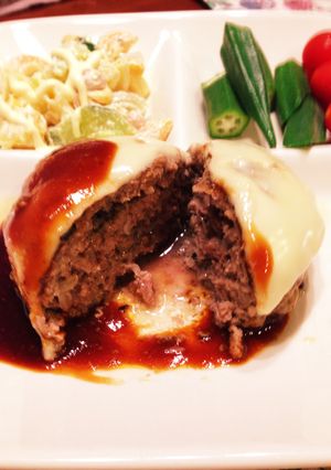 肉汁たっぷりチーズハンバーグ-レシピのメイン写真