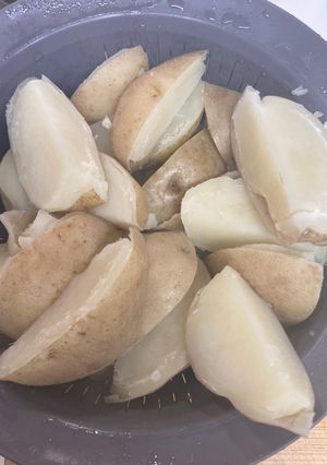 コツ:じゃがいもの皮は茹でてから剥がす-レシピのメイン写真