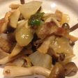 キノコと豚肉と秋の果物の炒め物