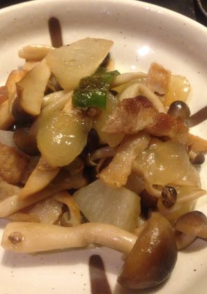 キノコと豚肉と秋の果物の炒め物-レシピのメイン写真
