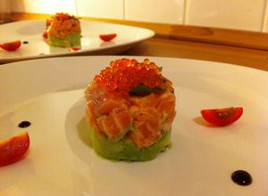 サーモンタルタルとアボカドとイクラの前菜-レシピのメイン写真