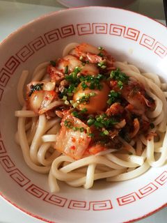 貧乏昼メシ〜キムチうどん〜-レシピのメイン写真