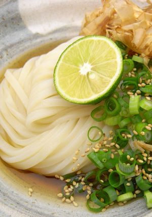 徳島特産のすだちと讃岐のぶっかけうどん-レシピのメイン写真