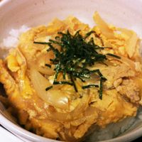基本からアレンジまで！思わずつくりたくなる「たまご丼 ほんだし」の