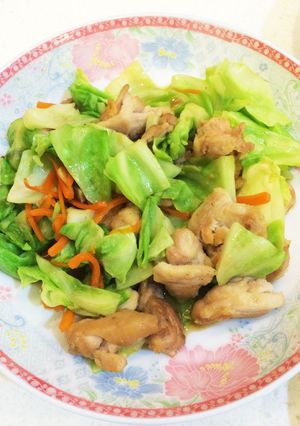 鳥ももとキャベツのガリバタ炒め-レシピのメイン写真