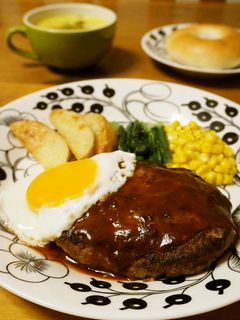 我が家で人気*目玉焼きハンバーグ-レシピのメイン写真