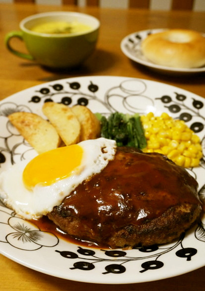 我が家で人気＊目玉焼きハンバーグ-レシピのメイン写真