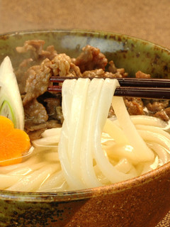めんつゆで牛肉を煮込む肉うどん-レシピのメイン写真