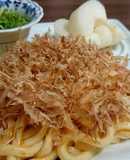 鰹節たっぷり！ウニ醤油かけうどん♪