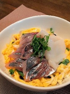 あじとイカのさしみ丼-レシピのメイン写真