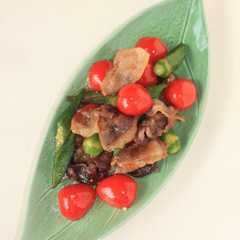A picture of カリカリ豚肉と野菜のぽん炒め.