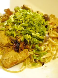 若鶏としめじのピリ辛和風パスタ-レシピのメイン写真
