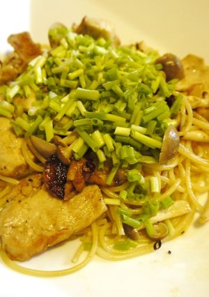 若鶏としめじのピリ辛和風パスタ-レシピのメイン写真