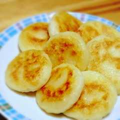 รูปของ 簡単★じゃがいもイモモチ！チーズ入りも♪