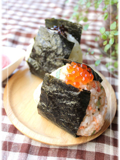 彩り弁当*焼き鮭といくらのおにぎり-レシピのメイン写真