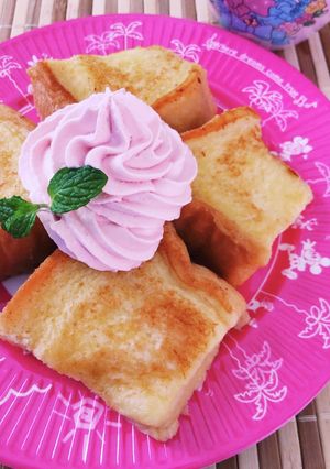 ピンク色のストロベリーホイップクリーム-レシピのメイン写真
